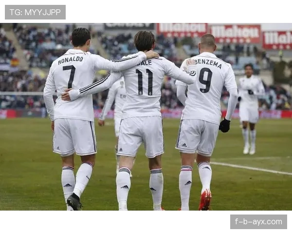 本泽马皇马辉煌征程引球迷追忆：稳健表现铸就传奇岁月