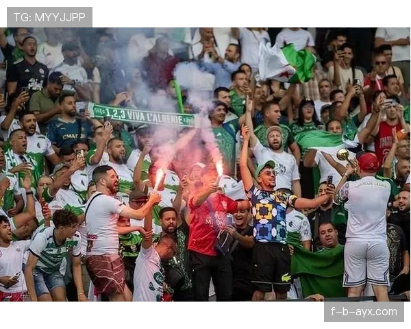 德比郡普莱德公园迎新赛事，球迷翘首以盼足球盛宴