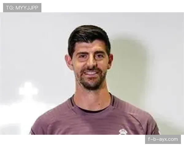 库尔图瓦荣膺西甲赛季最佳潜力球员,状态持续提升引关注 库尔图瓦荣膺西甲赛季最佳潜力球员,状态持续提升引关注