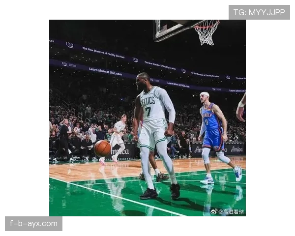 勒布朗通过高频挡拆拉开进攻空间，效率领先字母哥显著提升球队得分