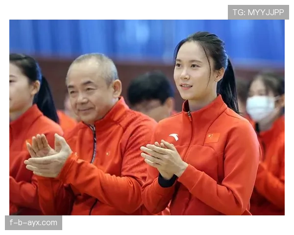 朱雪莹训练完直接啃冰块，这自律我真看傻了