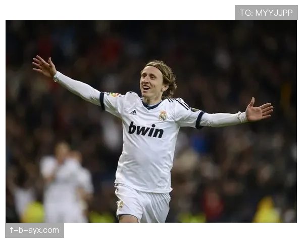 莫德里奇衣柜里突然全是运动鞋？感觉他私下跟普通人的生活差太多了